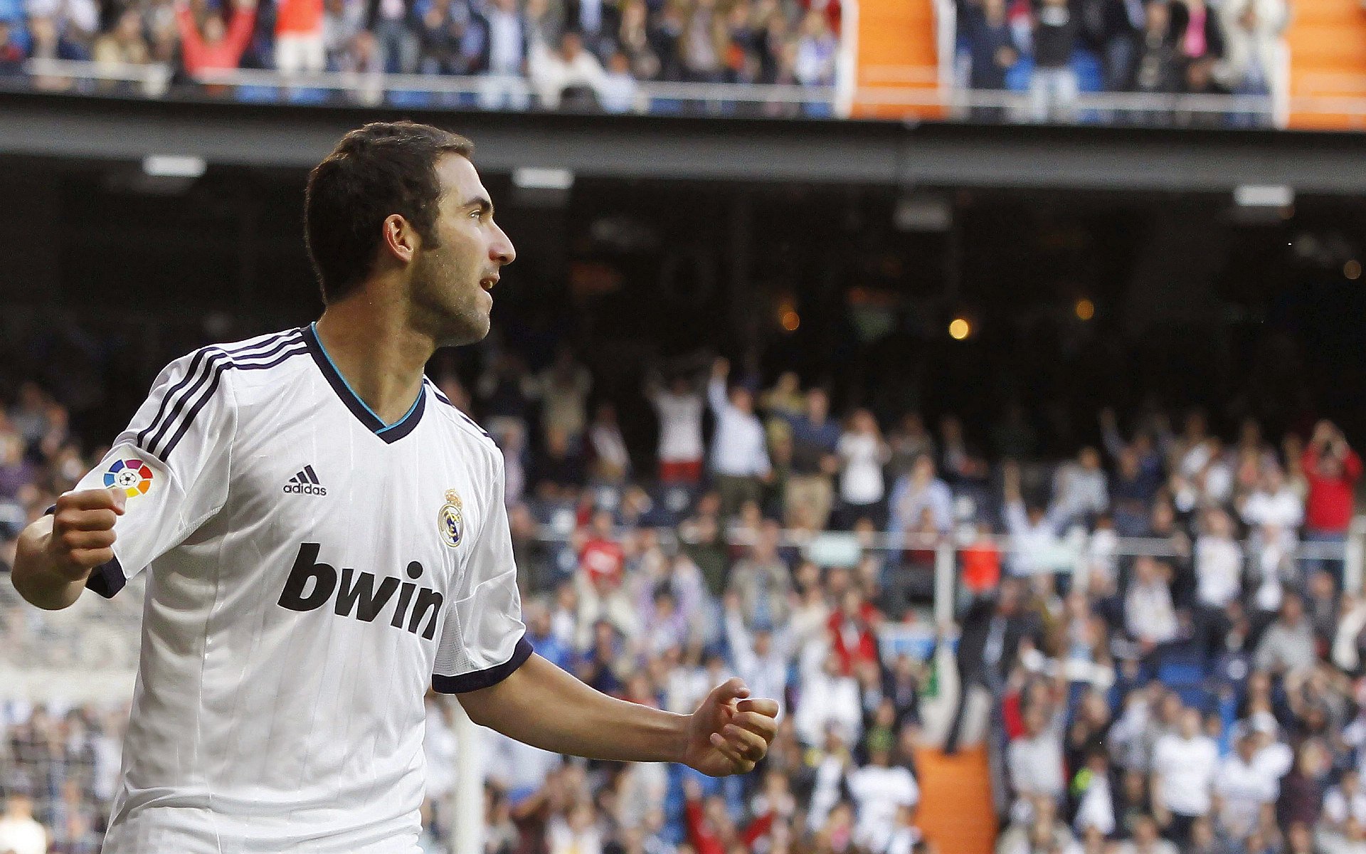 AC米兰新闻-球场上的年轻面孔点燃希望，球场上的少年